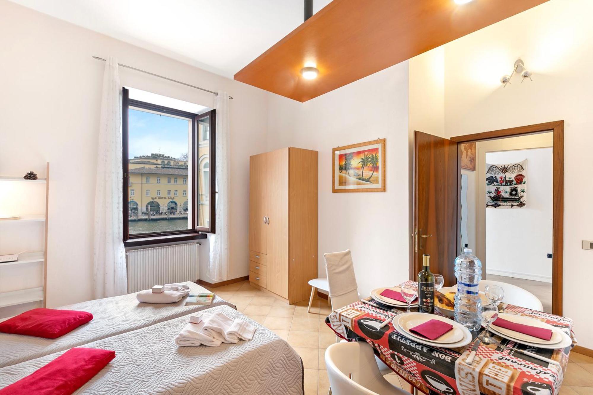 Lake View Historical Center Apartment - Happy Rentals Riva del Garda Eksteriør bilde