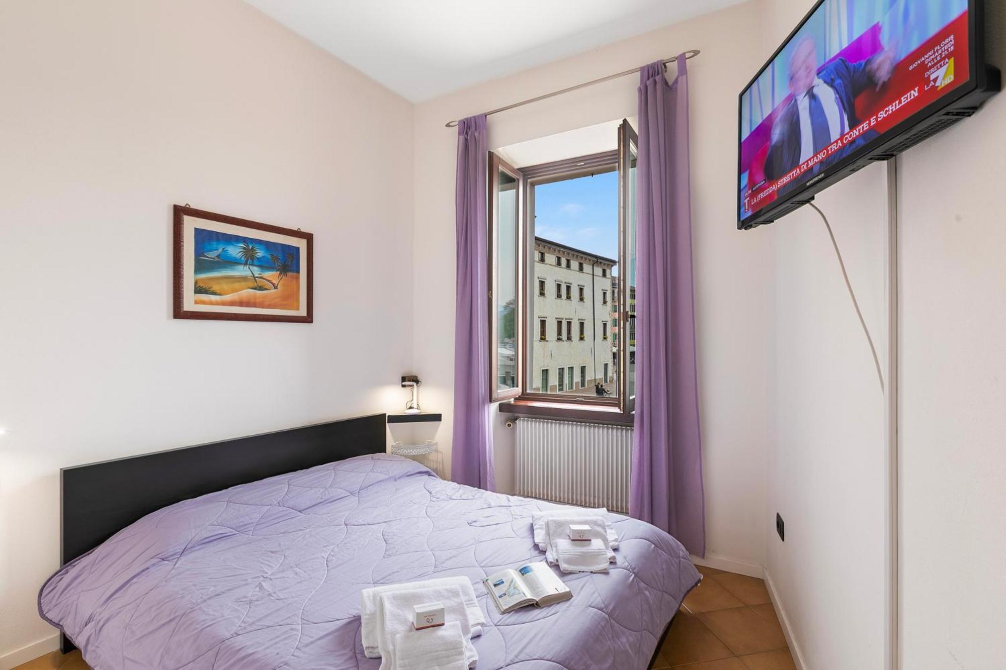 Lake View Historical Center Apartment - Happy Rentals Riva del Garda Eksteriør bilde