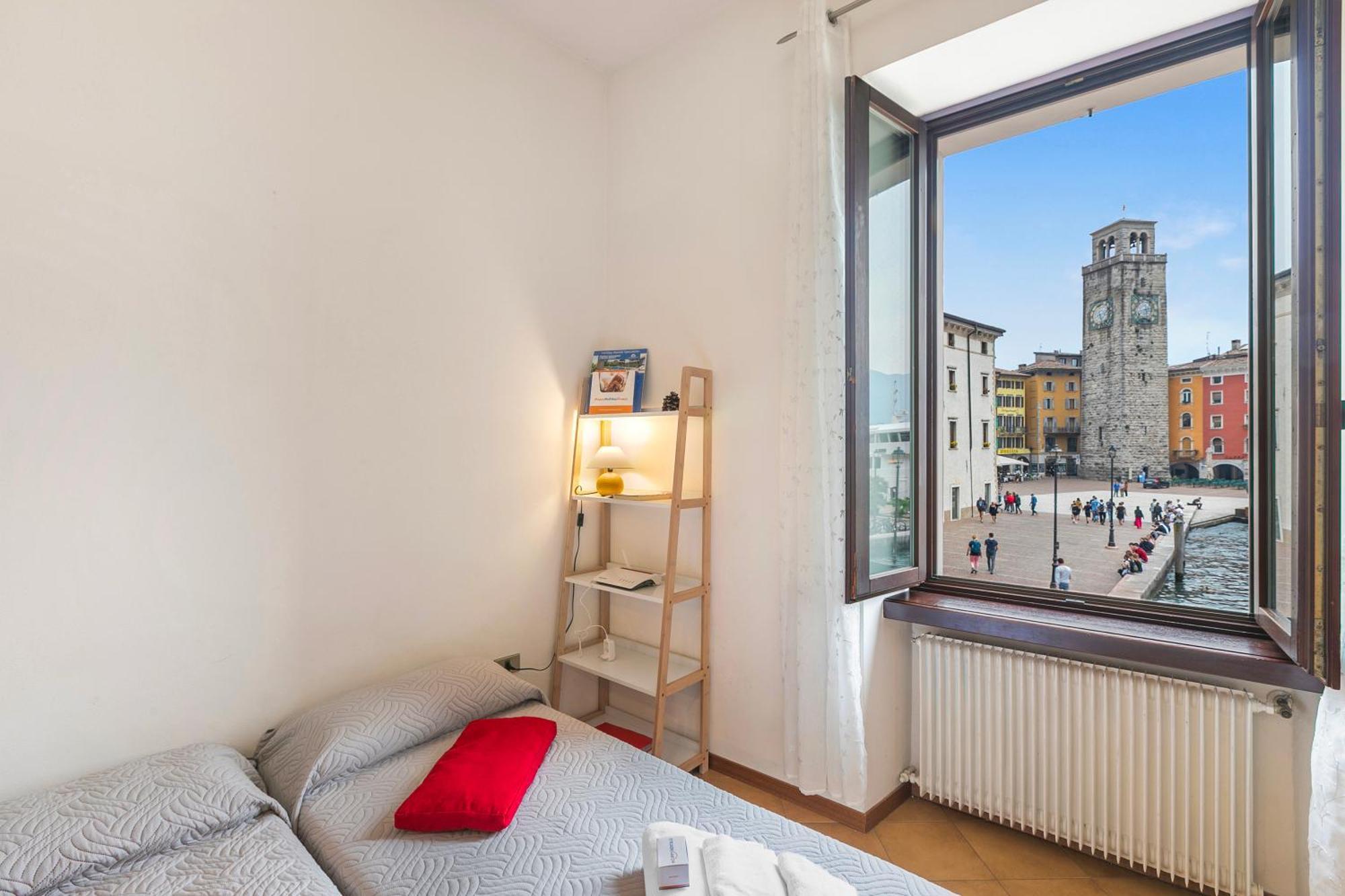 Lake View Historical Center Apartment - Happy Rentals Riva del Garda Eksteriør bilde
