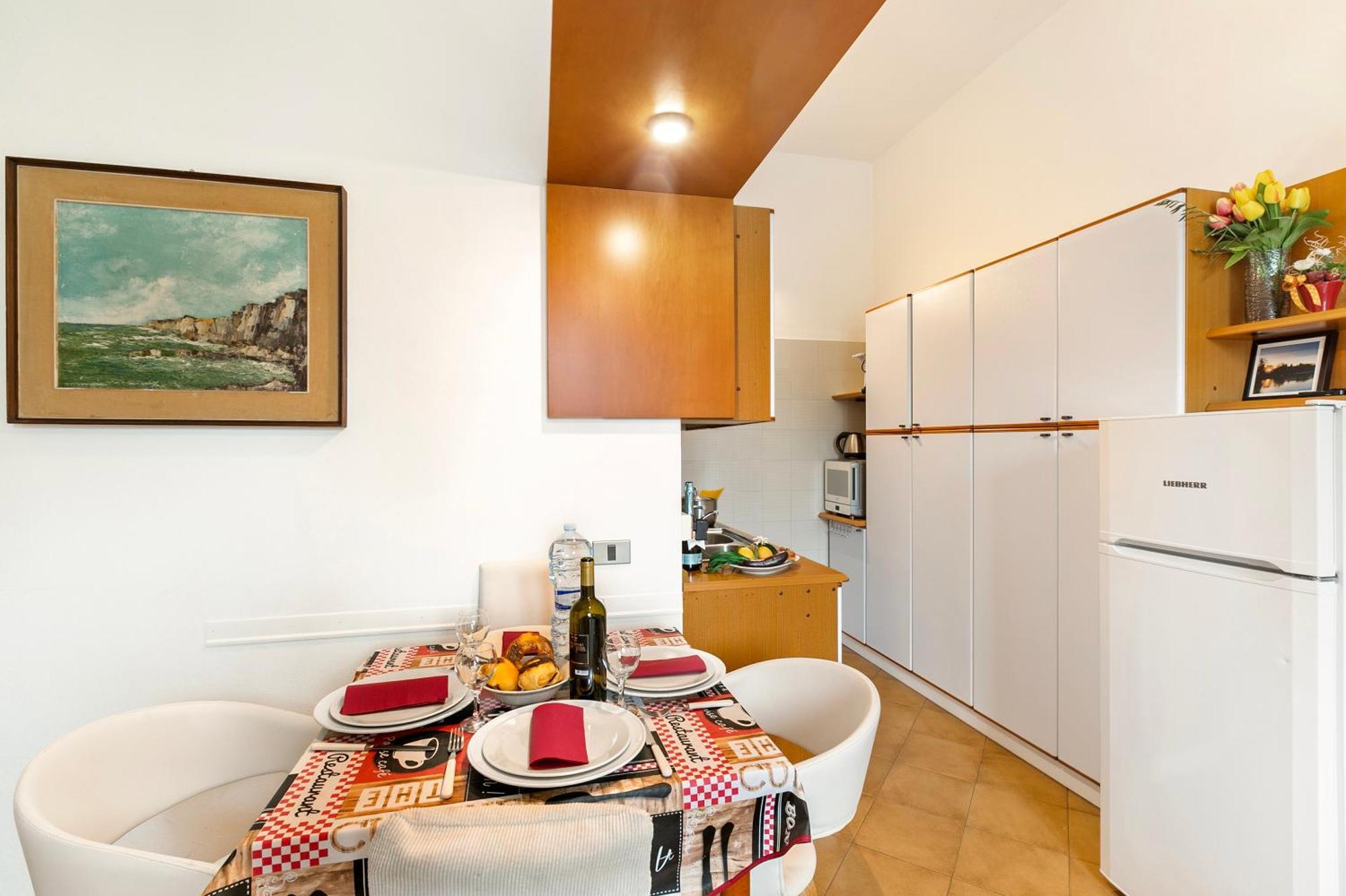 Lake View Historical Center Apartment - Happy Rentals Riva del Garda Eksteriør bilde