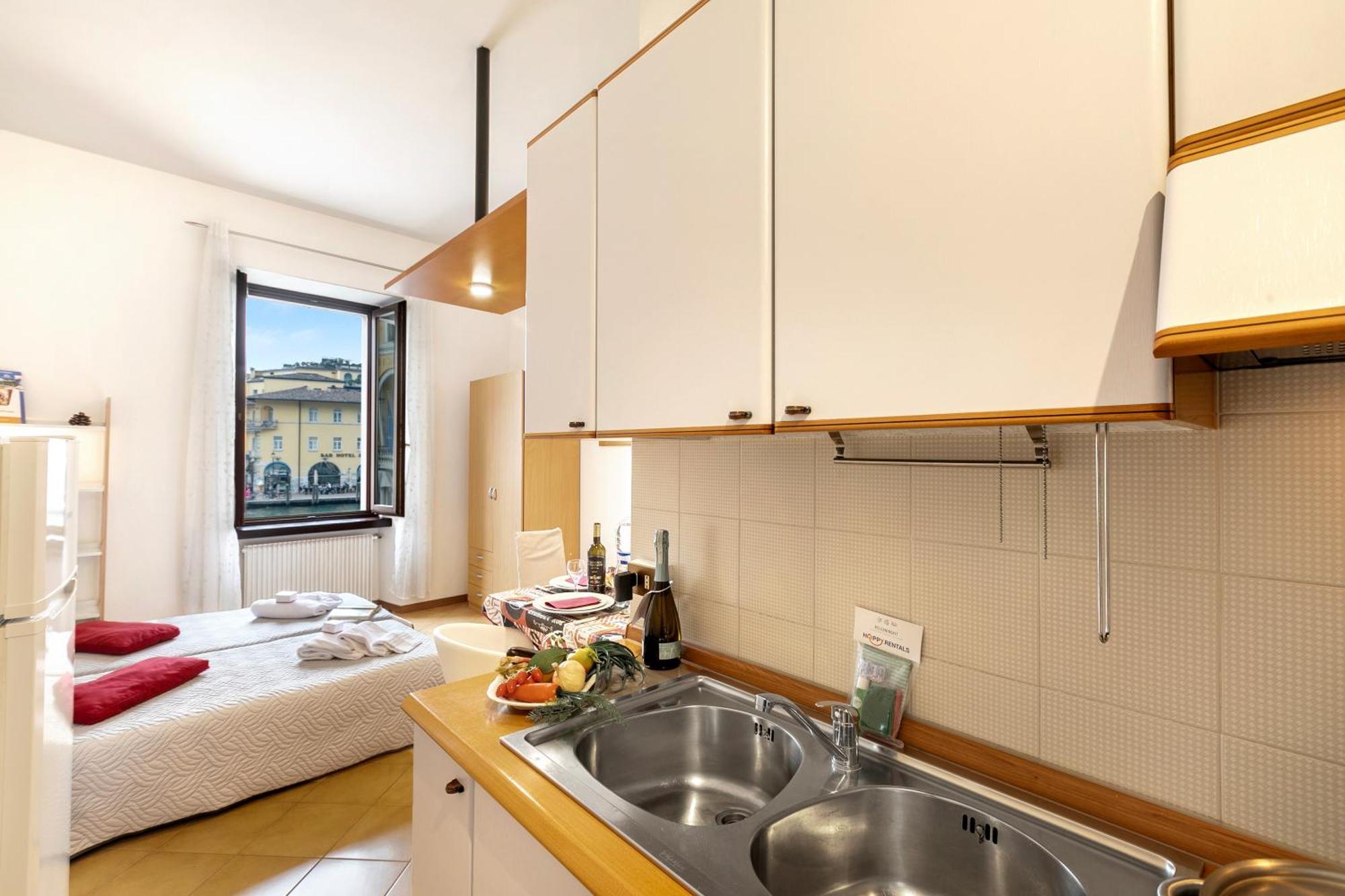 Lake View Historical Center Apartment - Happy Rentals Riva del Garda Eksteriør bilde