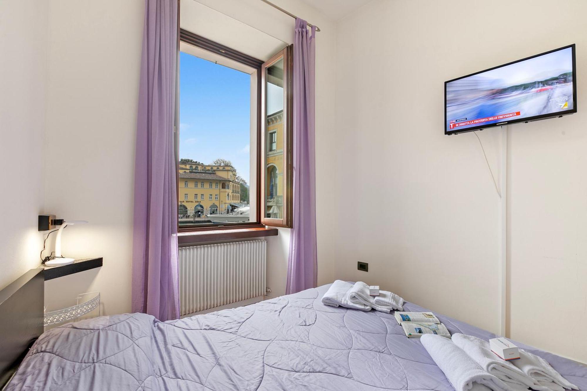 Lake View Historical Center Apartment - Happy Rentals Riva del Garda Eksteriør bilde