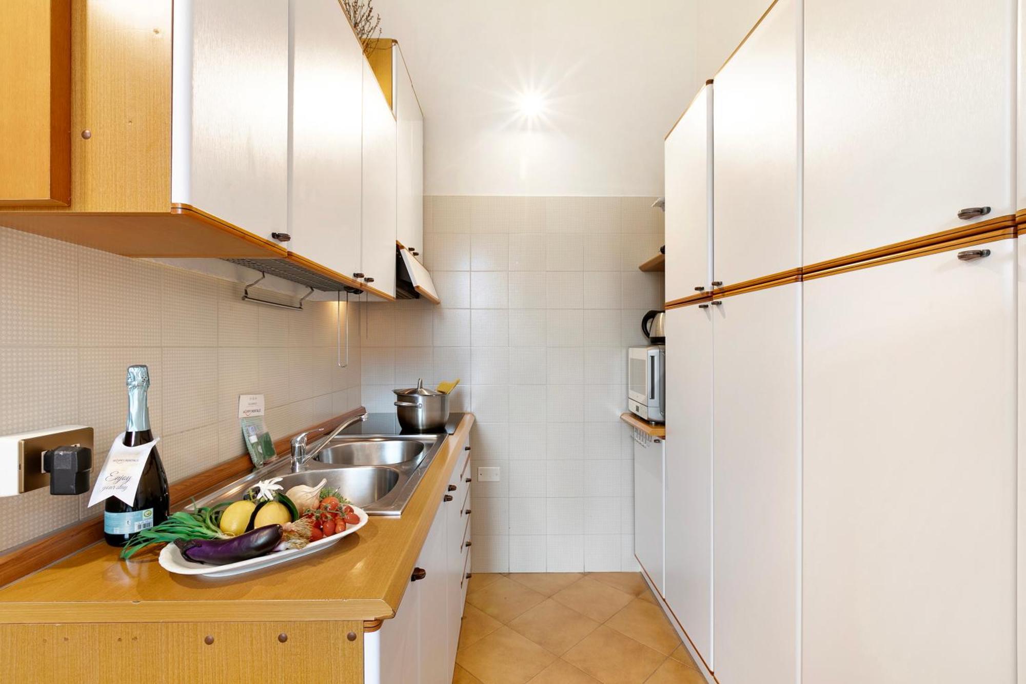 Lake View Historical Center Apartment - Happy Rentals Riva del Garda Eksteriør bilde