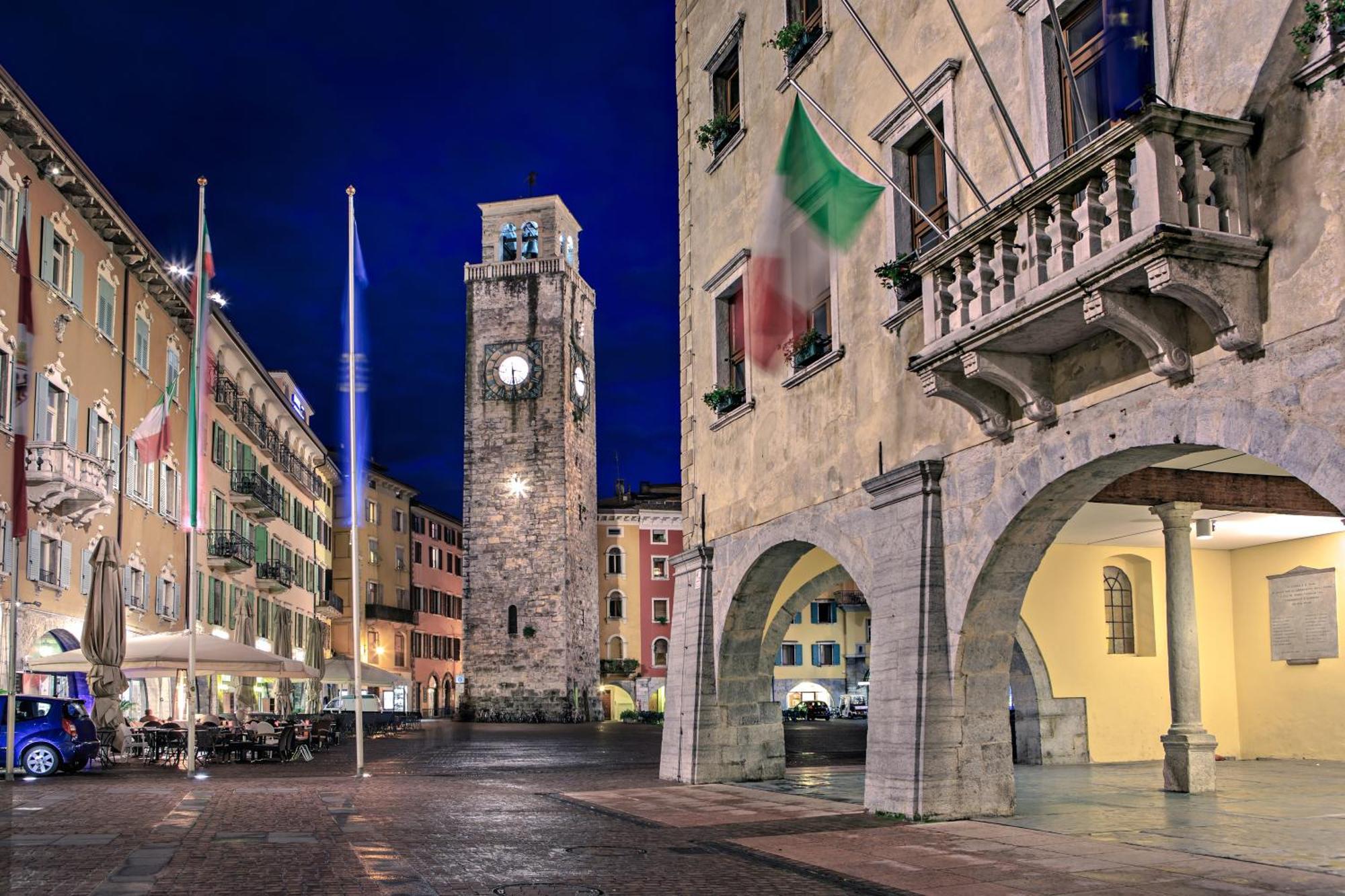 Lake View Historical Center Apartment - Happy Rentals Riva del Garda Eksteriør bilde